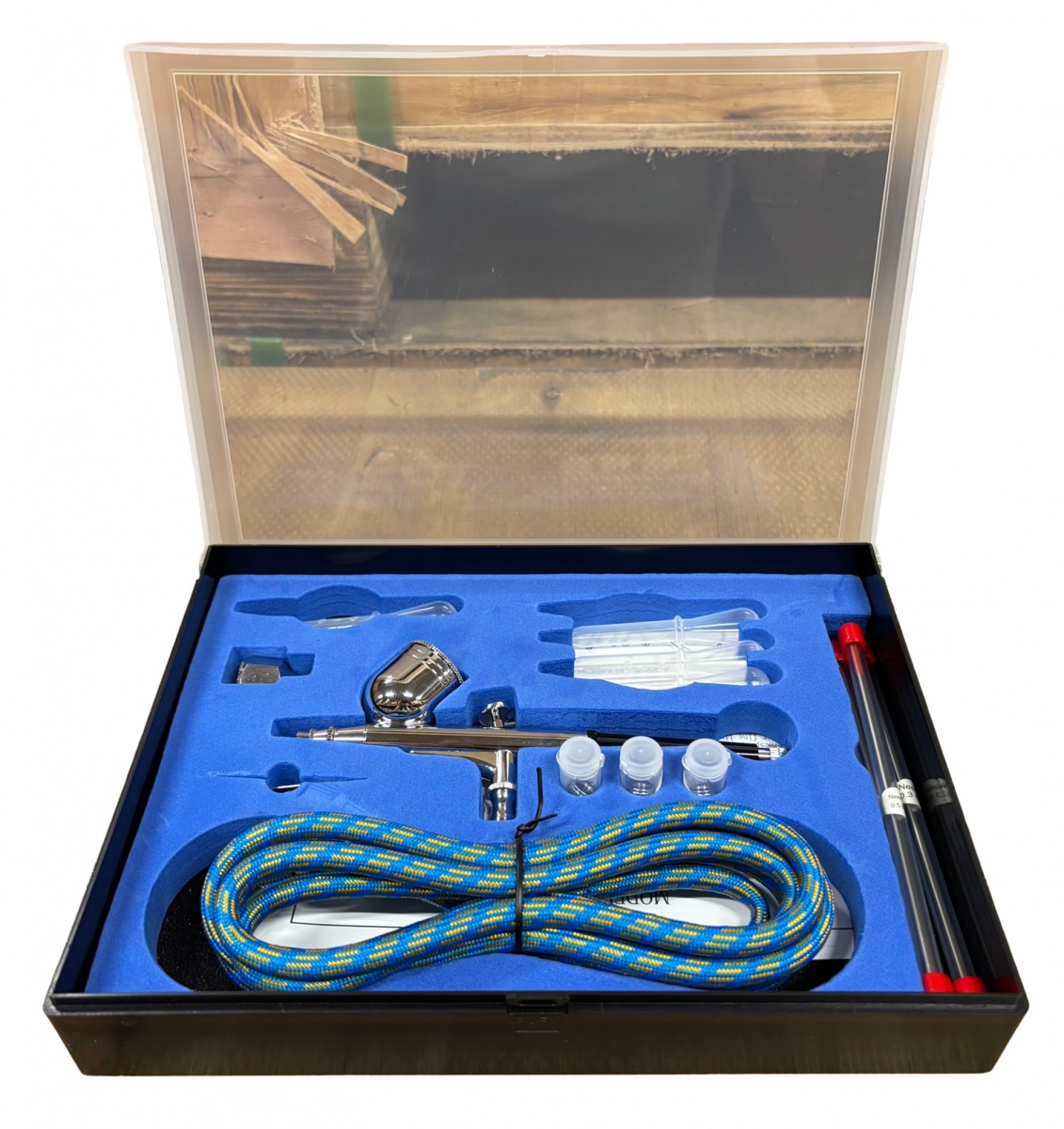 Aerografas su 4 antgaliais ir žarna (BD15S)